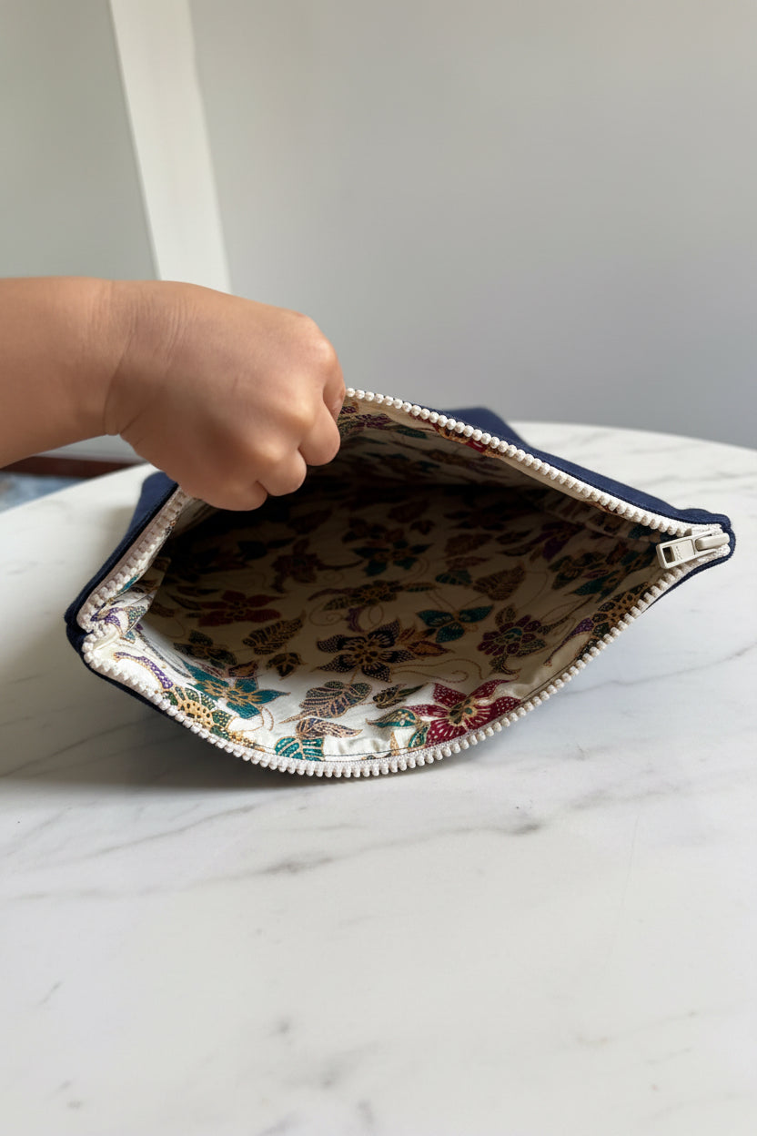Japanese canvas and batik laptop and iPad sleeve. Can fit 12 to 13 inch laptop and iPad Air and pro 11 inch. Handmade in Singapore.